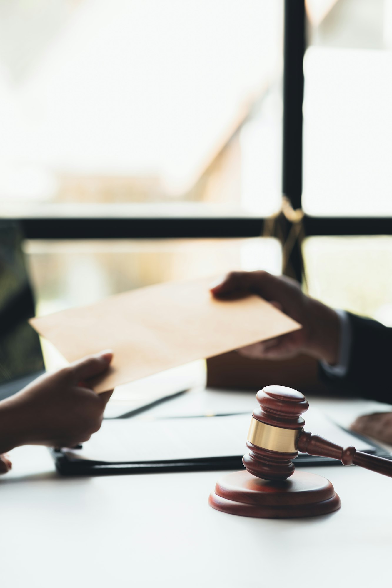 Lawyer concepts to testify to clients and to provide counseling in cases, to provide legal relief.